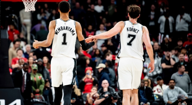 Уемби се върна и изведе Спърс до финал за NBA Cup, ще спори с Никс за Купата