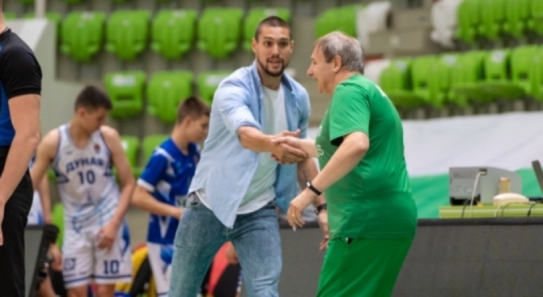 Български треньори ще посетят мач на Везенков в Евролигата