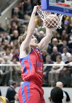 ЦСКА повежда във финала в Русия