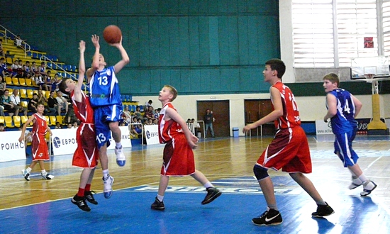 Рилски спортист се класира на полуфинал на финалите за момчета (12)