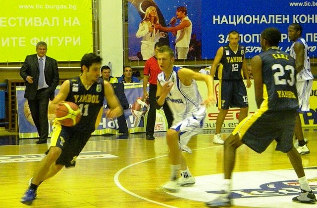 Черноморец разгроми Ямбол, стартира успешно дебюта си в лигата