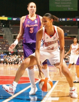 Детройт поведе на Финикс във финала от WNBA