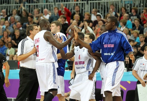 Луол Денг се появи и Великобритания би