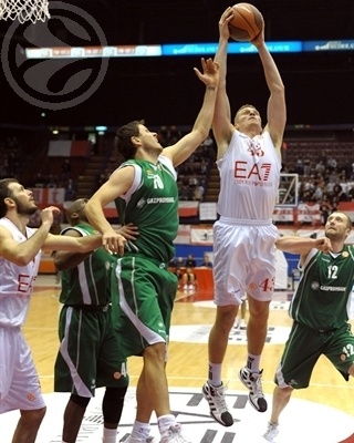 Емпорио Армани нанесе първа загуба на УНИКС в Топ 16 (видео)