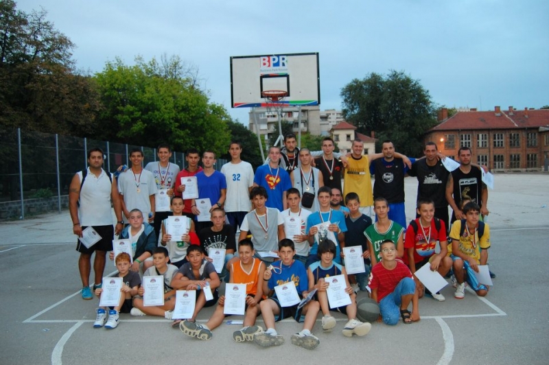 Победителите от петия стрийтбол „Механото” в Русе