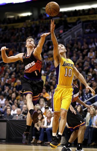 Финикс прекъсна възхода на ЛА Лейкърс при връщането на Стив Неш в града (видео)