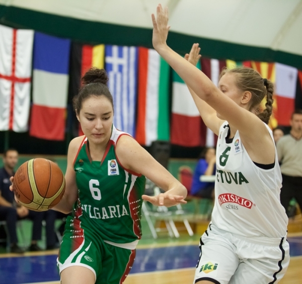 Насила хубост не става!