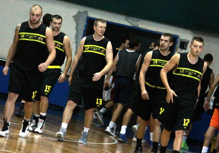 Двама контузени в Casino Capitol Спартак МВР преди визитата в Русе