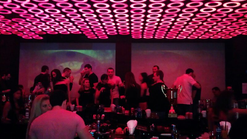 Лукойл Академик отпразнува Купата във варненска дискотека