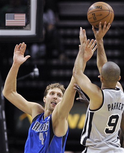 Завръщането на Новицки не оказа влияние, Сан Антонио смачка Далас с 38 точки (видео)