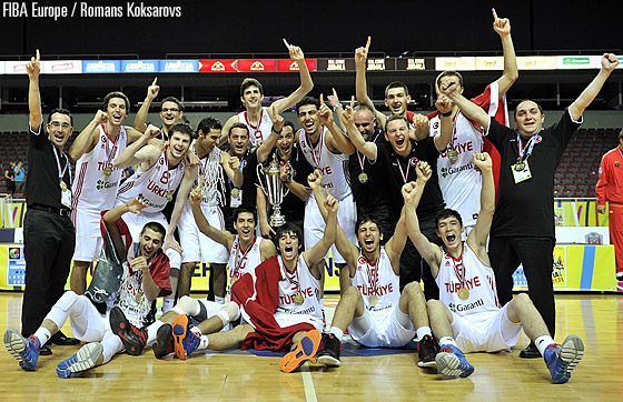 Турция детронира Хърватия и стана европейски шампион за юноши (видео)