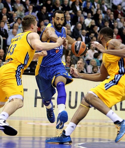 Макаби надигра Звезда с добра защита (видео)