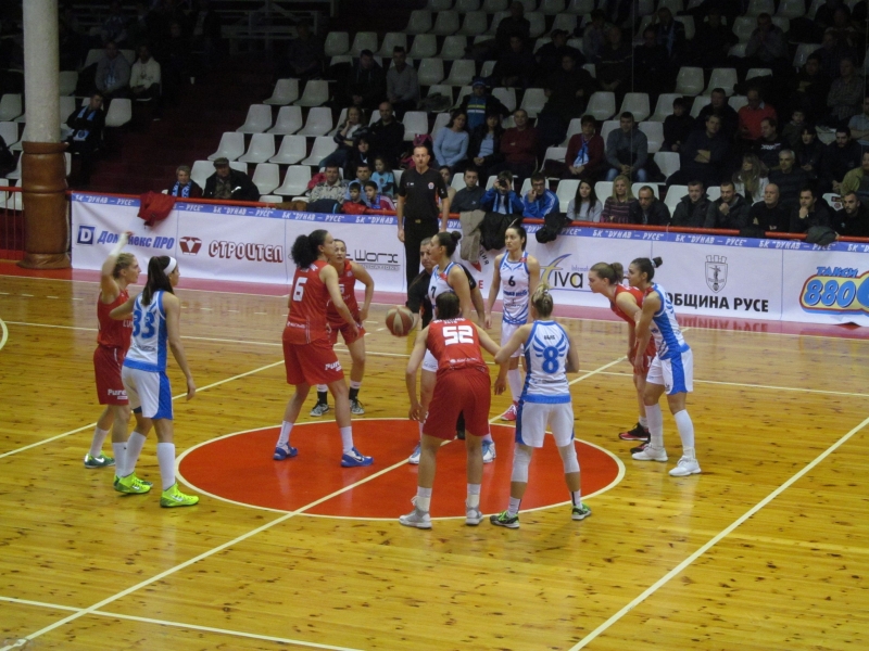 Нефтохимик 2010 срази шампиона за четири поред