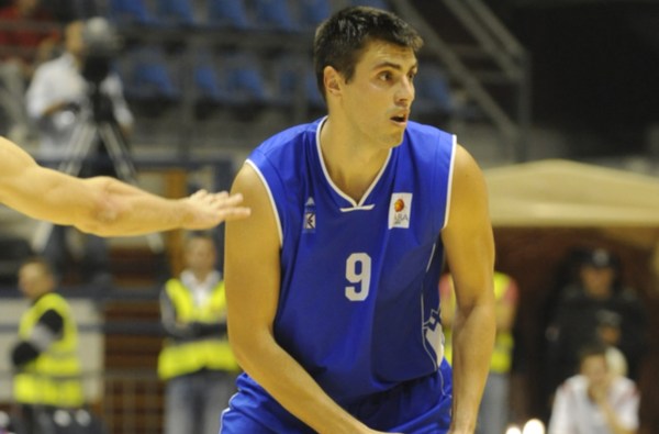 Черно море привлече тежко крило