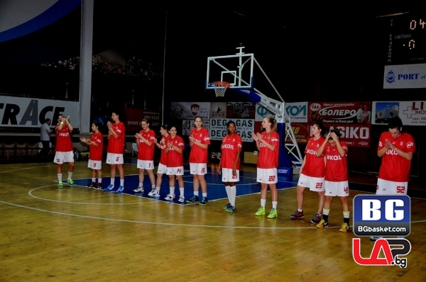 Осем поред за Нефтохимик, изравни се с Хасково на върха