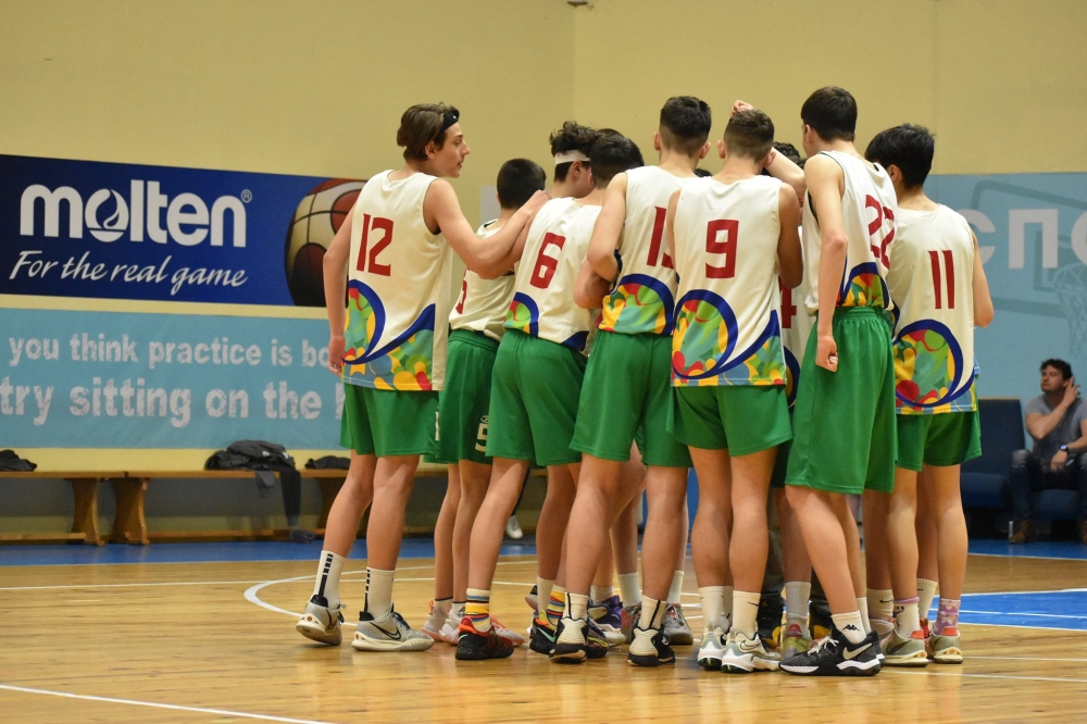 U15: Момчетата завършиха без грешка турнира в София, драматична загуба за момичетата