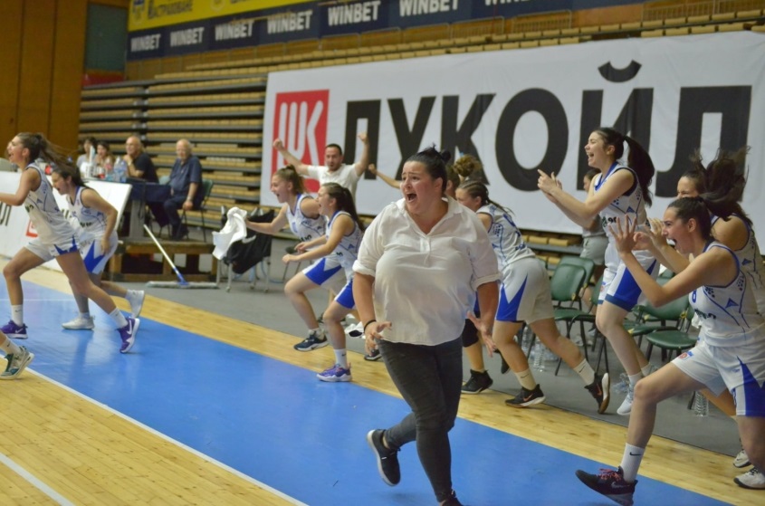 Националният отбор за девойки U18 се събира на лагер в Самоков