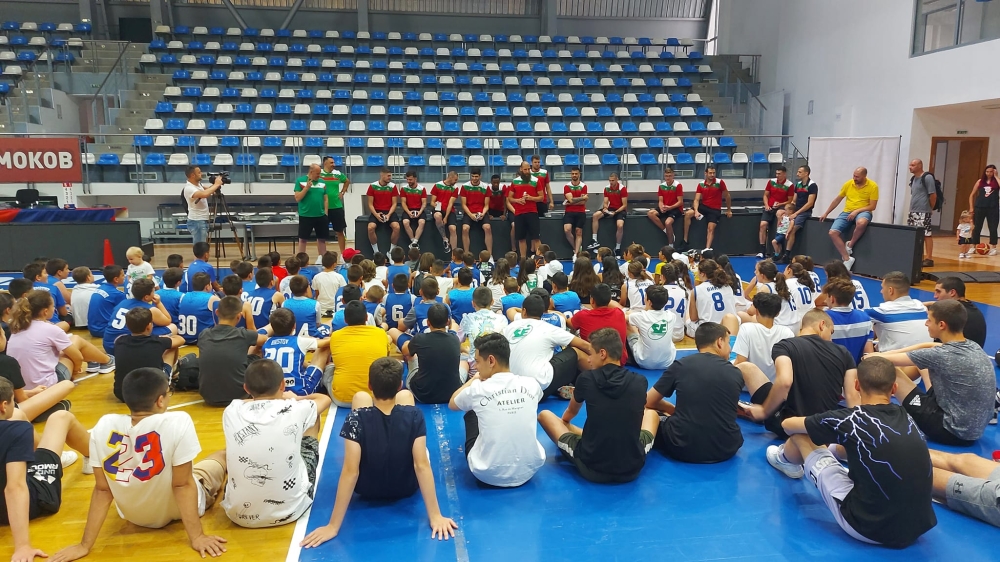 Националите се срещнаха с децата от школата на Рилски спортист