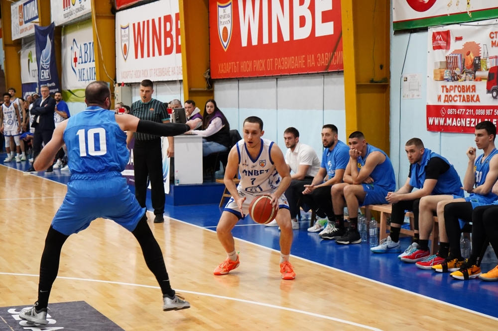 Спартак запази и гард