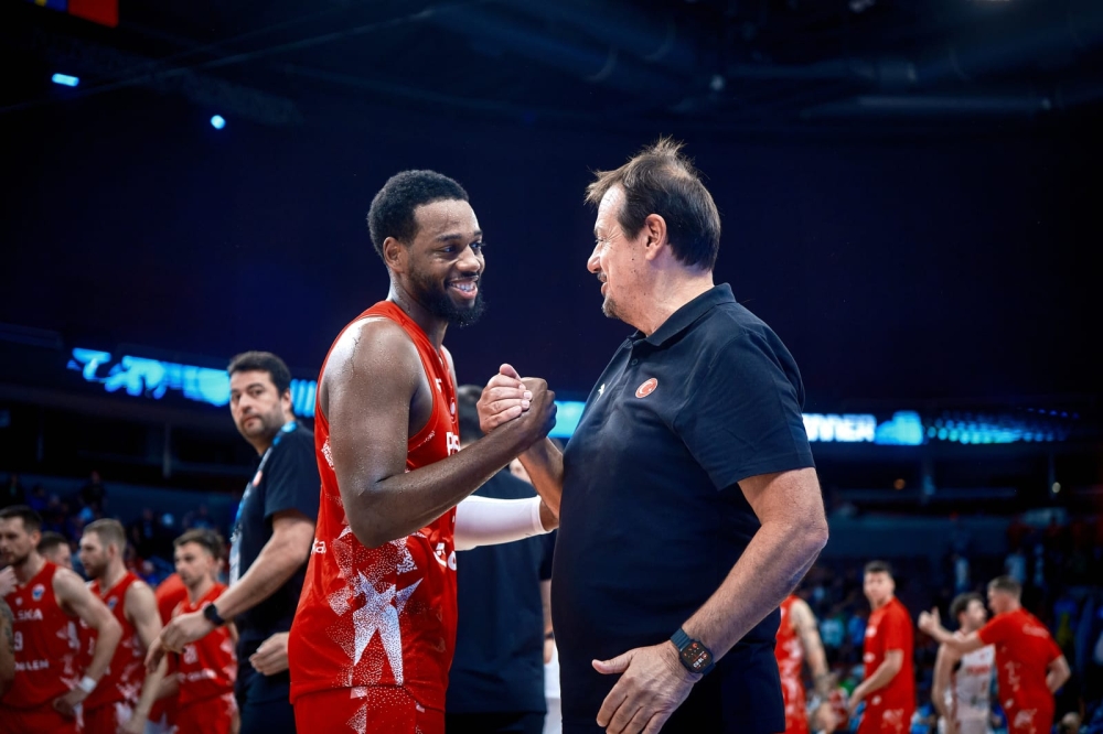 Джордан Лойд вече официално е част от Анадолу Ефес