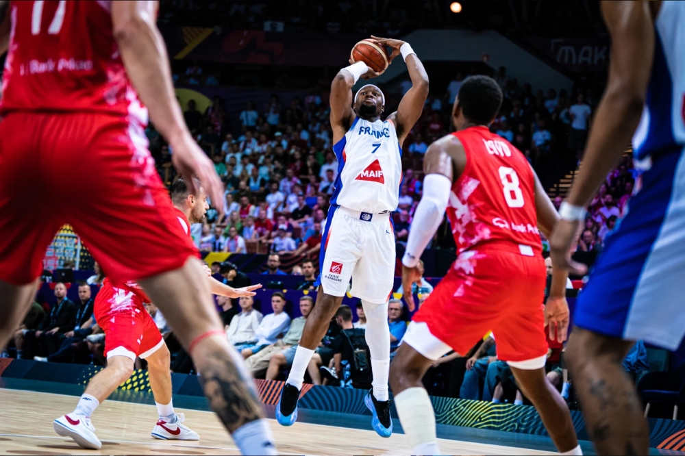 Италия изстрада победата срещу Испания, Ябуселе изригна с 36 за Франция