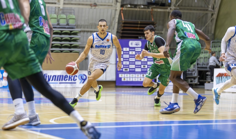 Три поредни тройки в края спасиха Академик Бултекс 99