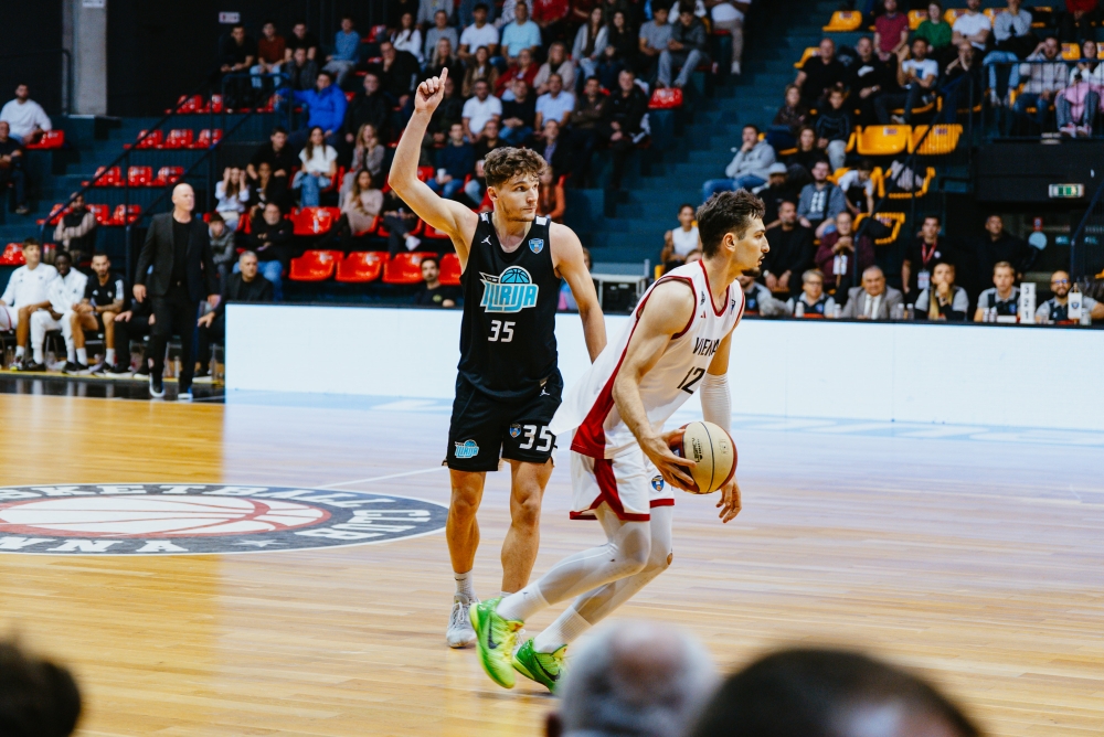 Драматичен, но победоносен дебют за Младенов и Виена в Адриатика