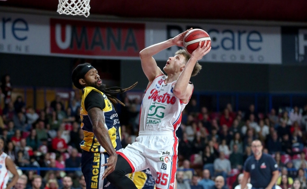 Отличен Иван Алипиев върна усмивките в Местре