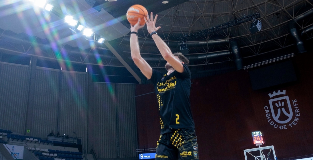 Константин Костадинов остава в елита на Испания