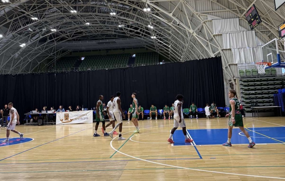 Локомотив надделя срещу Ботев 2012 за финал в Пловдив