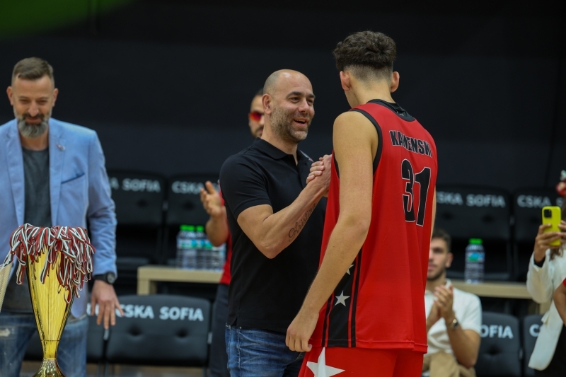 Йордан Бозов: Чашата е наполовина пълна при националните отбори