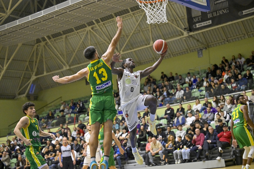 Локомотив се разправи с Шумен за първа победа